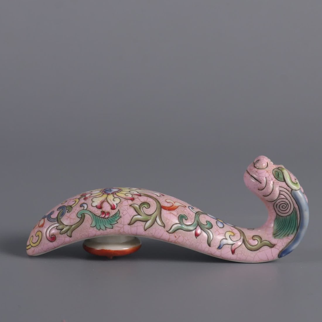 A piece of Qing Dynasty Qianlong year green space color passionflower pattern dragon head with hook (1 of 8)
