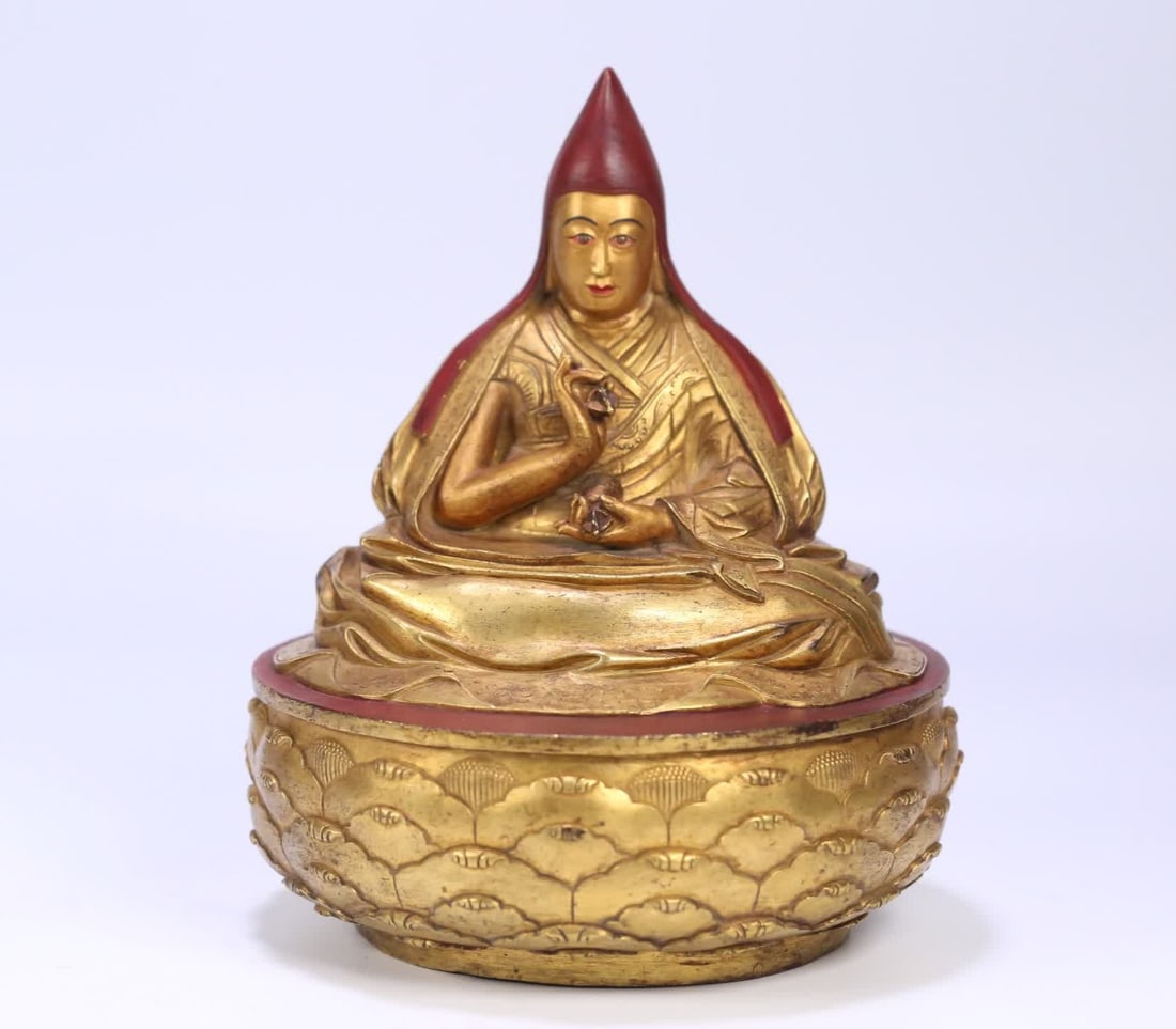 A statue of Tsongkhapa in copper gilt in the Ming Dynasty: Ming Dynasty Tibetan bronze gilt Tsongkhapa statue SIZE: 18.5x15.8cm W:2582g (The Dimensions Of All Batches Are Manually Measured.If You Need More Detailed Information, Please Contact Our Customer Ser