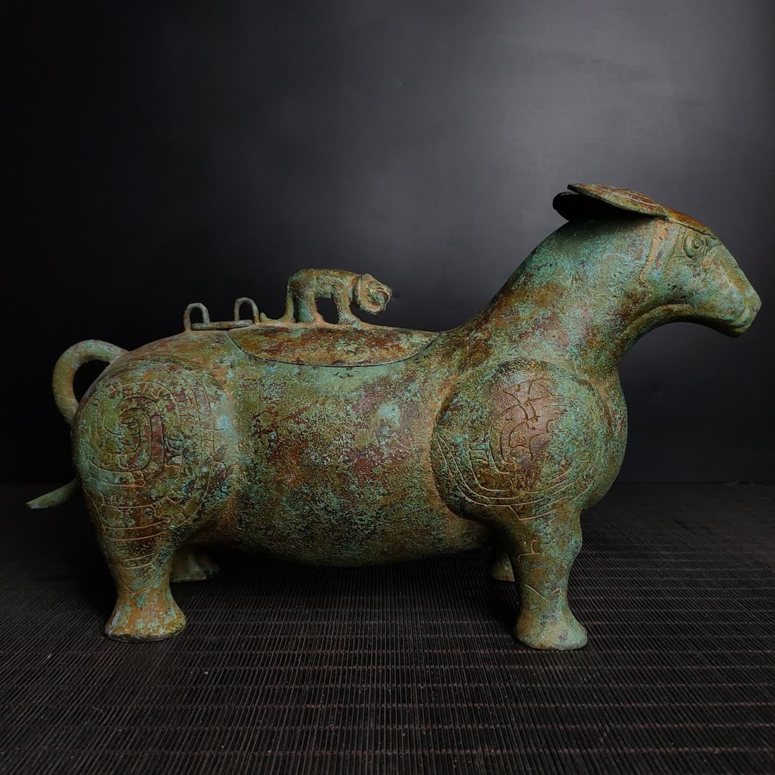A Warring States bronze rhinoceros statue: Warring States bronze rhinoceros statue SIZE: H:20cm W:34cm W:2.9kg (The Dimensions Of All Batches Are Manually Measured.If You Need More Detailed Information, Please Contact Our Customer Service