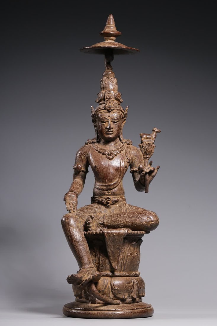 A seated statue of green Tara in the Ming Dynasty: Ming Dynasty Copper Canopy Green Tara Seated Statue This Tara statue is cast in fine copper, with excellent copper quality and rare shape. Tara wears a crown on her head, a high bun, a canopy embedded
