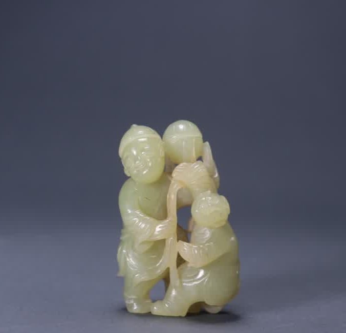 A piece of Hetian topaz in the Qing Dynasty and two immortals: Qing Dynasty Hetian topaz and two immortals SIZE: ”L:5cm W:3cm H:7.8cm W:113g (The Dimensions Of All Batches Are Manually Measured.If You Need More Detailed Information, Please Contact Our