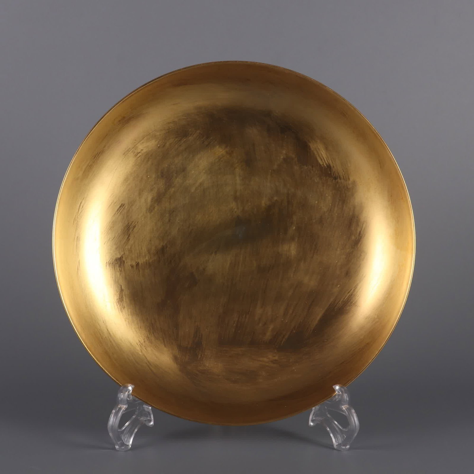 A gilded plate made in the Yongzheng era of the Qing Dynasty: Qing Dynasty Yongzheng year gilt award plate SIZE: H:5cm MouthD:23.2cm (The Dimensions Of All Batches Are Manually Measured.If You Need More Detailed Information, Please Contact Our Customer Service B