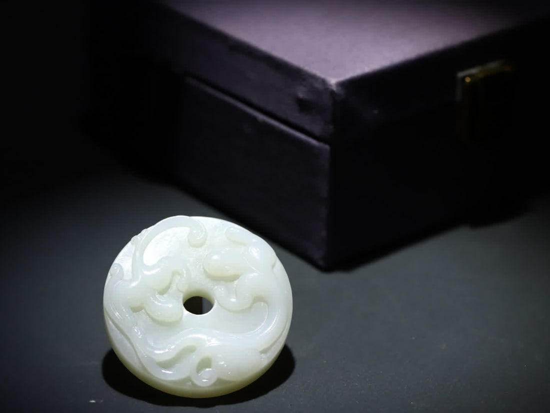 A Qing Dynasty Hetian jade double dragon pattern - 9