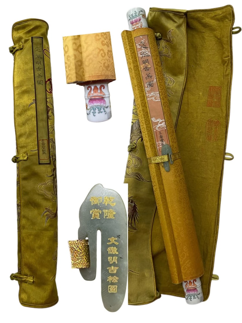 A "Ancient Pine Map" of the Ming Dynasty: Wen Zheng's "Ancient Pine Picture" of the Ming Dynasty with porcelain shaft head SIZE: Total L: 365x48.8cm Painting core235x26.6cm (The Dimensions Of All Batches Are Manually Measured.If You Need