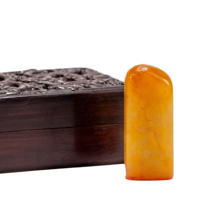 A Qing Dynasty Tian Huang seal: Qing Dynasty Tian Huang Seal SIZE: L:2.8cm W:1.4cm H:6.6cm W:60g (The Dimensions Of All Batches Are Manually Measured.If You Need More Detailed Information, Please Contact Our Customer Service Before