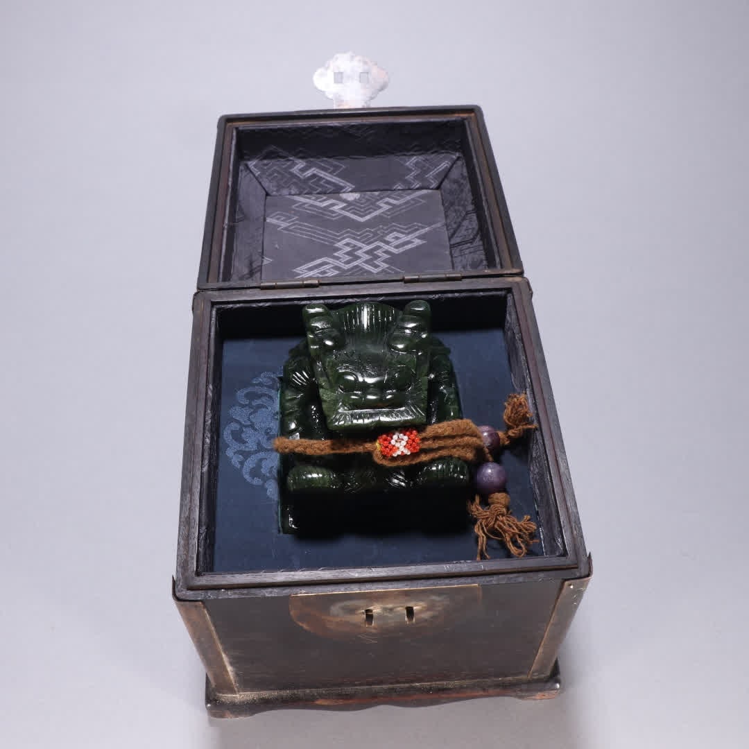 A Republic of China jasper dragon button seal: Republic of China Jasper dragon button seal SIZE: H:8.4cm W:7.7cm W:1123.1g (The Dimensions Of All Batches Are Manually Measured.If You Need More Detailed Information, Please Contact Our Customer
