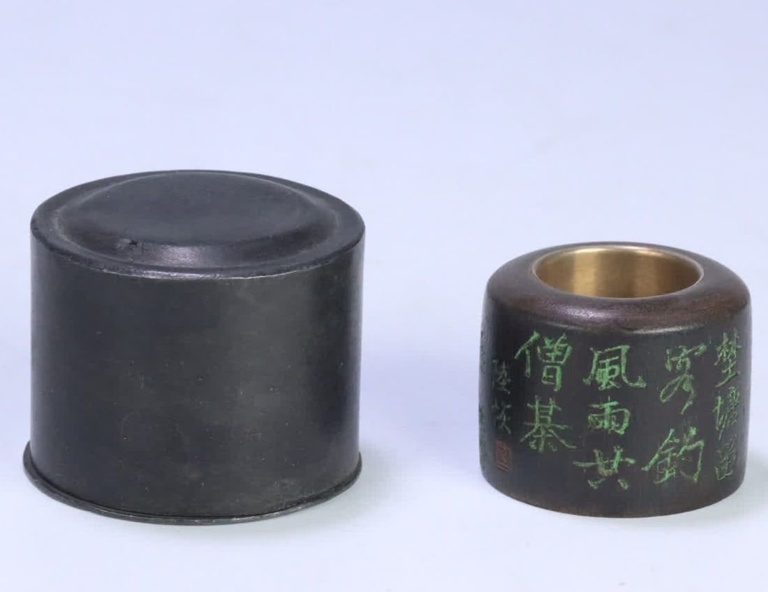 A piece of agarwood landscape poetry in the Qing Dynasty: Qing Dynasty agarwood landscape poetry finger embedded silver gilt Bi Deyu original old tin box collection SIZE: 2.91x3.86x2.2cm W:27g (The Dimensions Of All Batches Are Manually Measured.If You Need