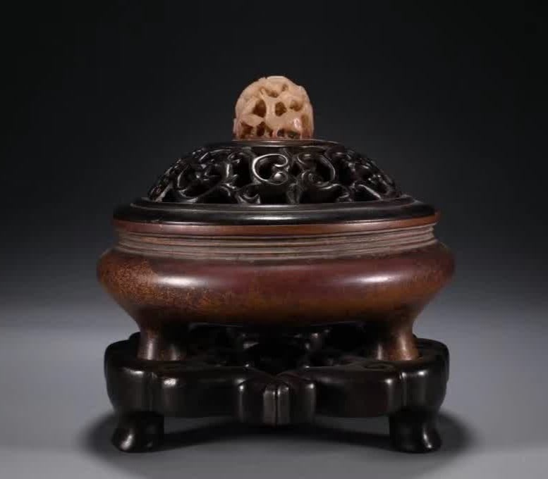 A Qing Dynasty copper tire aroma diffuser (1 of 9)