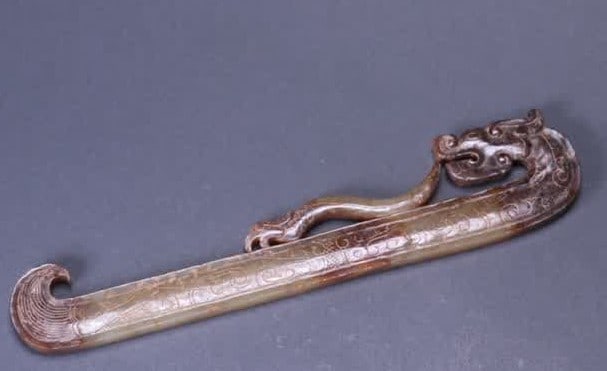 A piece of ancient jade cloud pattern dragon jade huang (1 of 9)