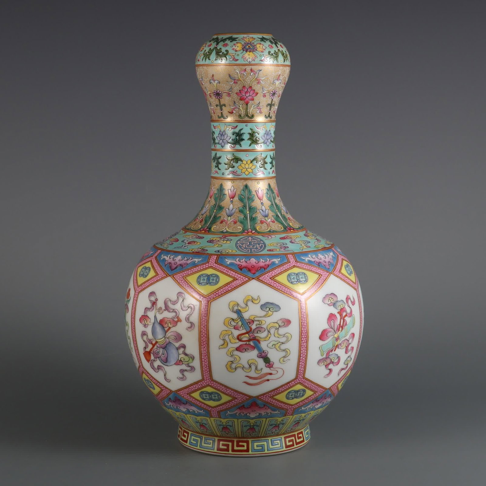 A Qing Dynasty Qianlong year pastel gold-painted garlic vase with dark eight immortals pattern (1 of 9)