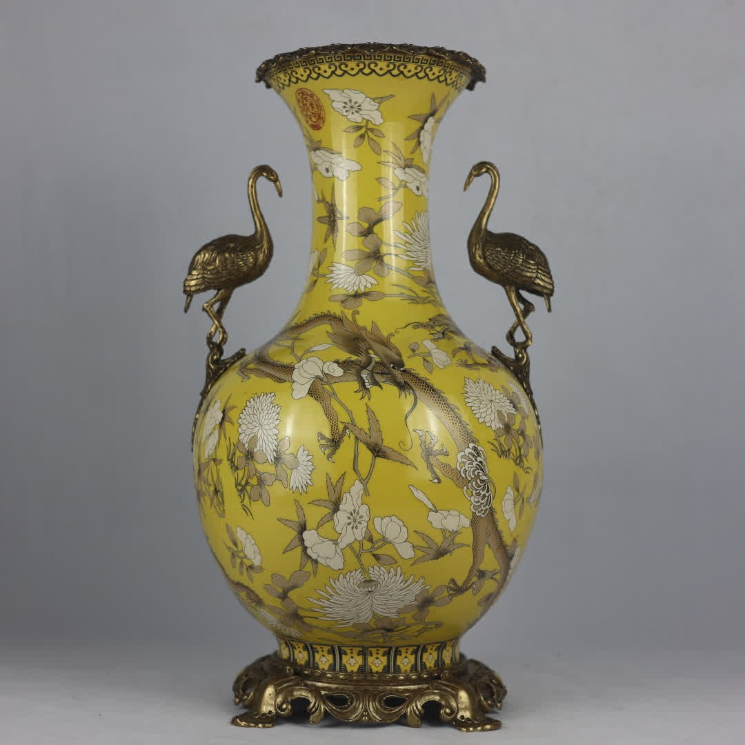 A Qing Dynasty Daya Zhai dragon pattern inlaid copper crane amphora vase: Qing Dynasty Daya Zhai dragon pattern inlaid copper crane amphora appreciation vase SIZE: H: 48cm MouthD: 17.5cm D: 24cm Bottom diameter 20cm (The Dimensions Of All Batches Are Manually Measured.If Yo