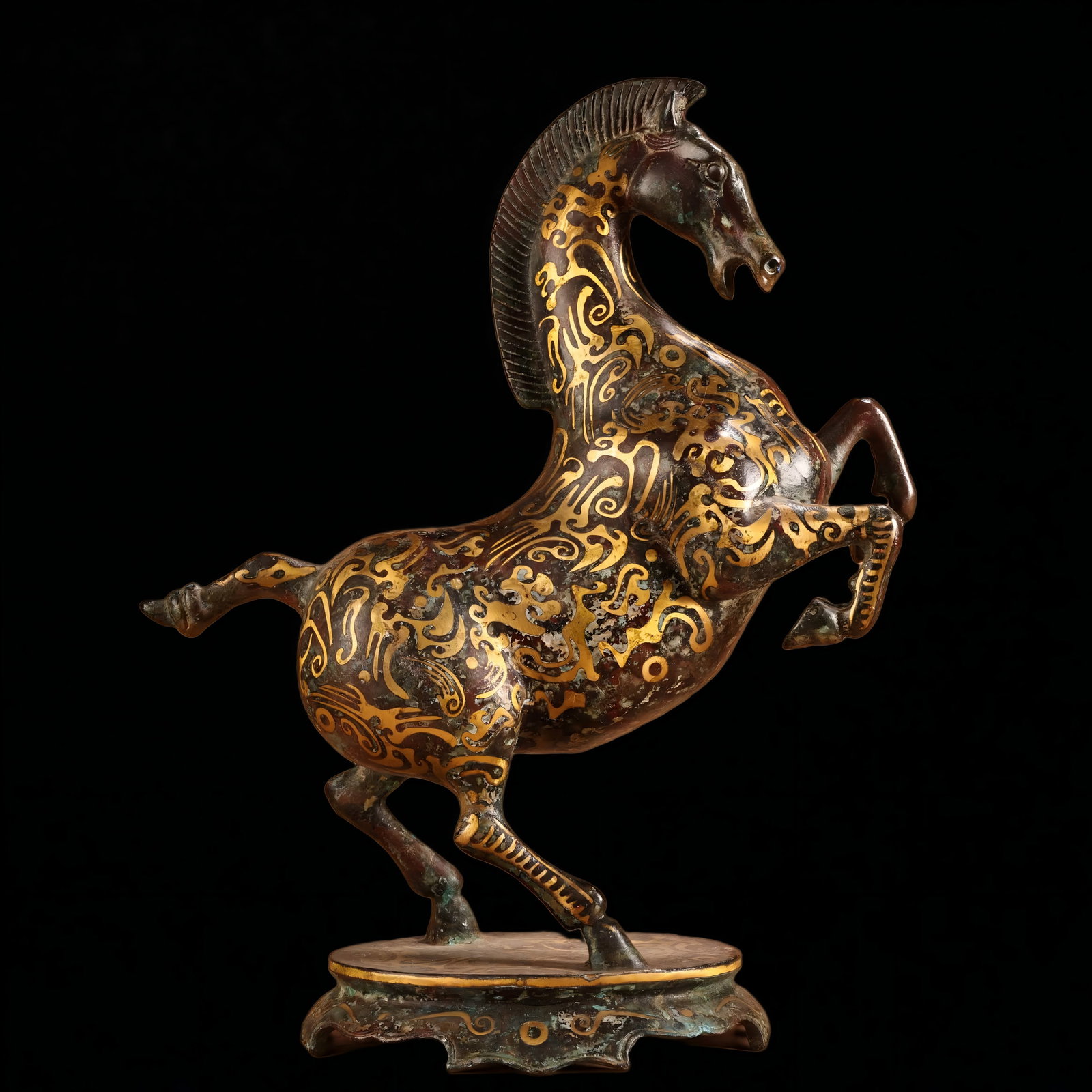 A Han bronze Cuo Jin horse: The bronze vessels of the Han Dynasty were placed on golden horses SIZE: W:1300g H:23cm W:19cm (The Dimensions Of All Batches Are Manually Measured.If You Need More Detailed Information, Please