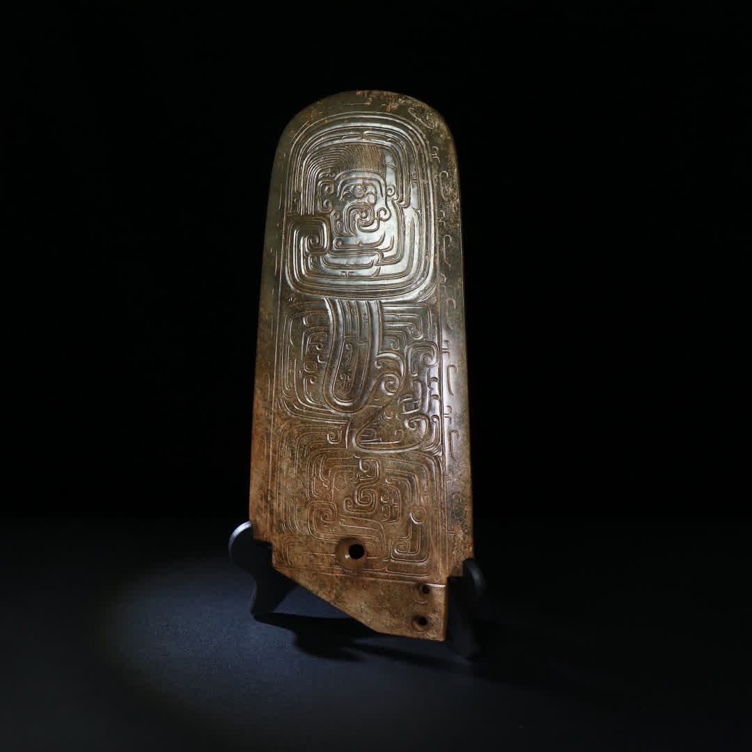 A Western Zhou dragon pattern high-crowned jade jade - 2