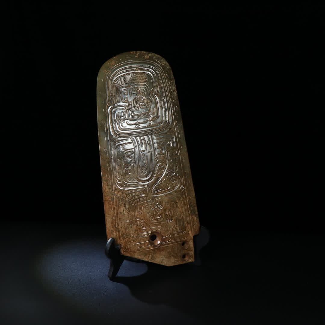 A Western Zhou dragon pattern high-crowned jade jade - 3