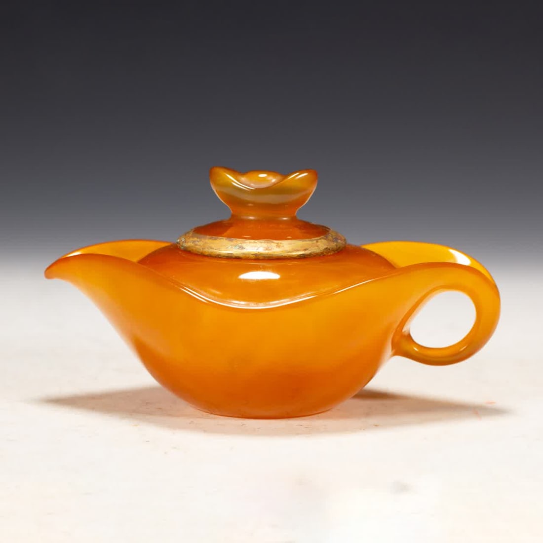 A Liao Dynasty agate gold-clad pot (1 of 9)