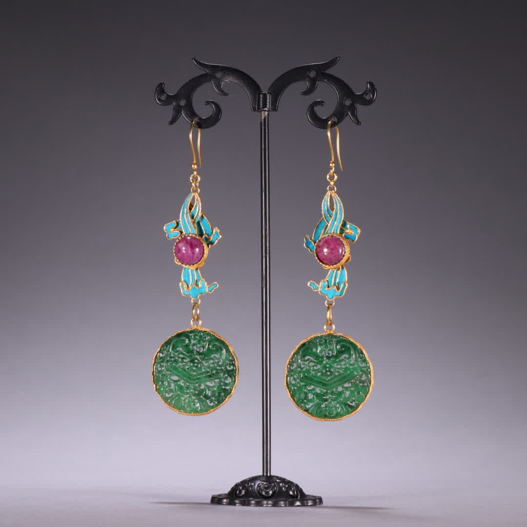 A pair of Qing Dynasty silver gilt dotted emerald Fushou earrings: A pair of silver-gilt emerald Fushou earrings in the Qing Dynasty SIZE: Pendant D: 2.7cm W: 14.3g (The Dimensions Of All Batches Are Manually Measured.If You Need More Detailed Information, Please