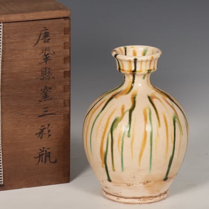 A Tang Gong County kiln three-color pankou bottle: Tang Gong County kiln three-color pan mouth bottle SIZE: H: 17cm MouthD: 3.5cm Belly diameter 11.5cm (The Dimensions Of All Batches Are Manually Measured.If You Need More Detailed Information, Please