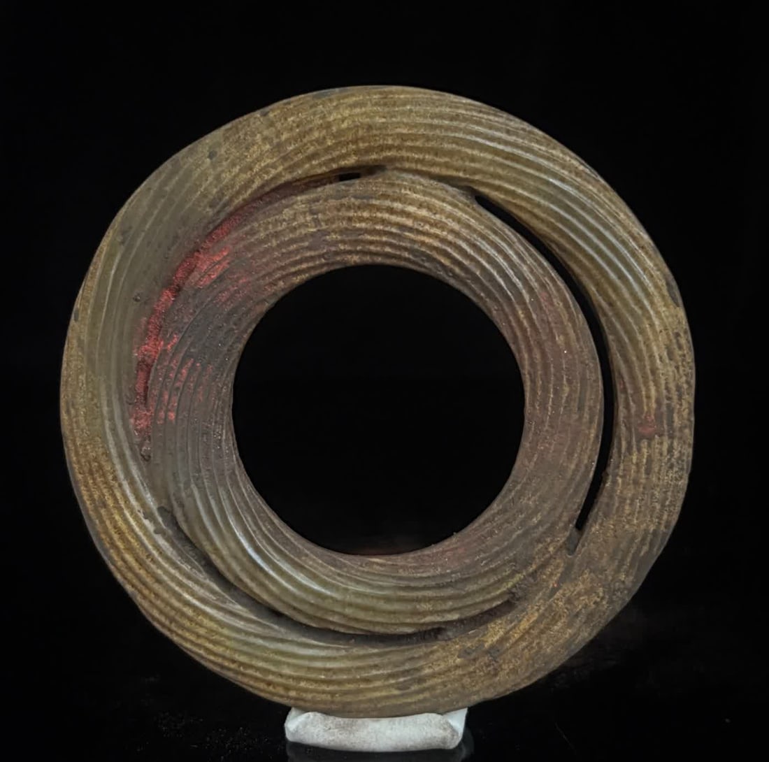 A Han Dynasty jade ring: Han Dynasty jade ring SIZE: 8.7x0.7cm 82g (The Dimensions Of All Batches Are Manually Measured.If You Need More Detailed Information, Please Contact Our Customer Service Before Bidding.)