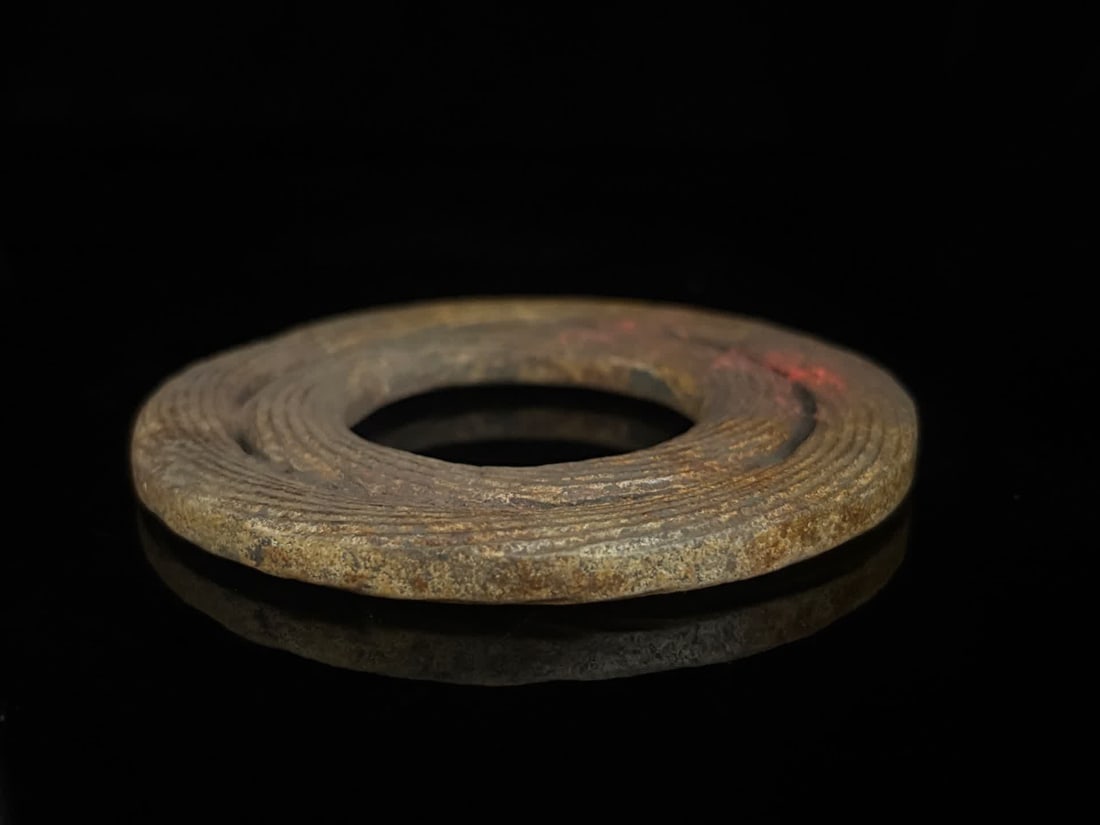 A Han Dynasty jade ring - 4