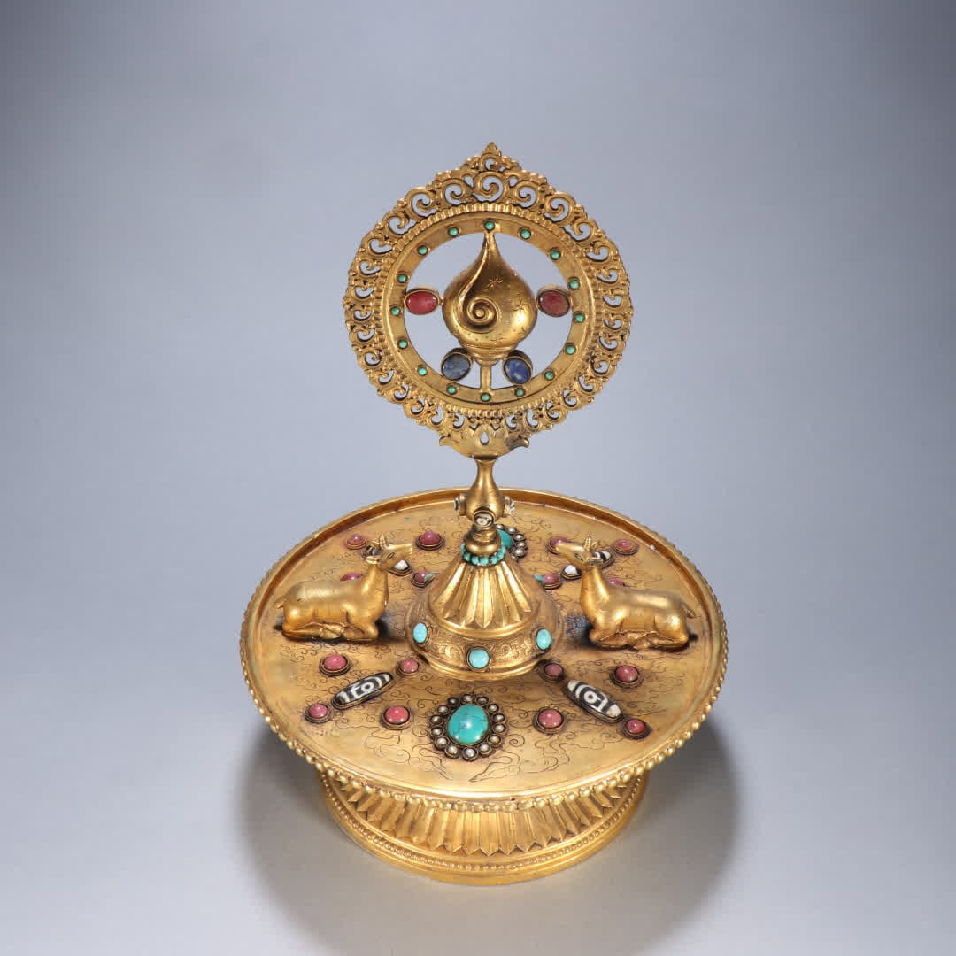 A Qing Dynasty copper-gilt inlaid heavenly jewelry stone Dharma wheel donor: Qing Dynasty copper gilt inlaid heaven jewelry stone Dharma wheel donor SIZE: H:31.5cm W:23.3cm W:2895.6g (The Dimensions Of All Batches Are Manually Measured.If You Need More Detailed Information,
