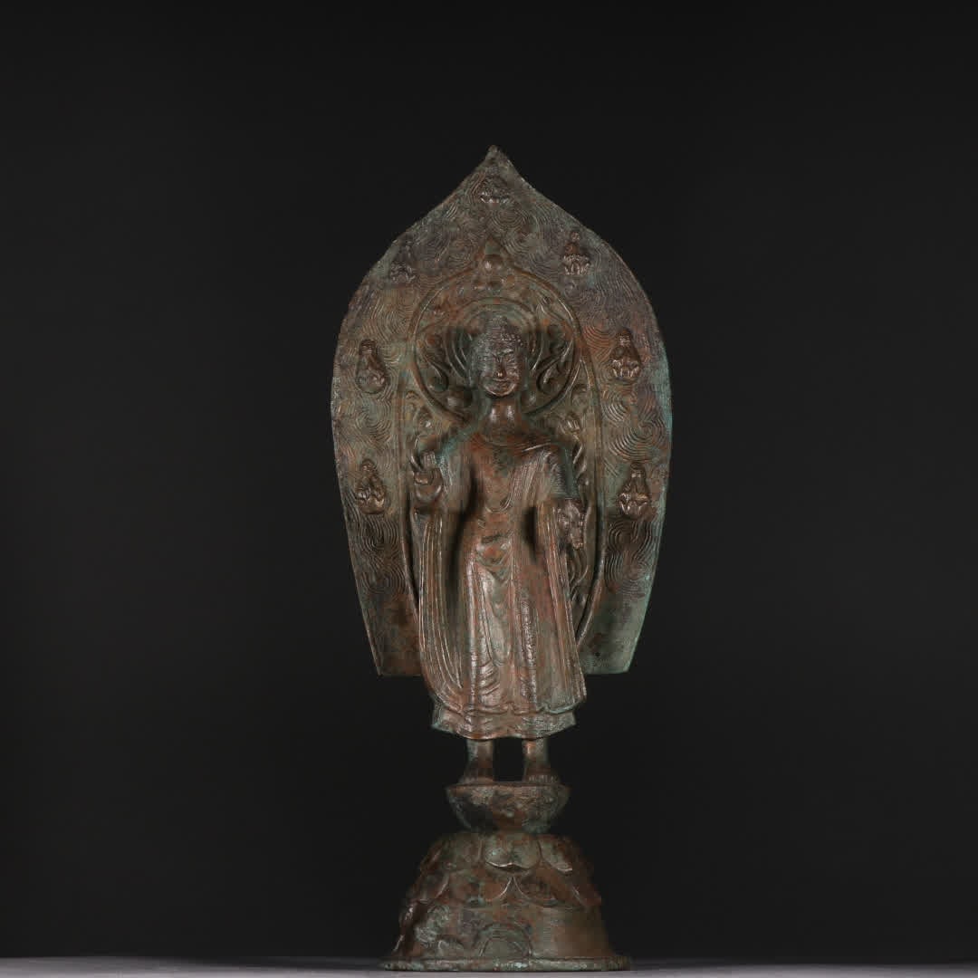 A bronze statue of Shakyamuni in the Northern Wei Dynasty: Northern Wei bronze statue of Shakyamuni SIZE: H:29cm W:11.8cm W:958.9g (The Dimensions Of All Batches Are Manually Measured.If You Need More Detailed Information, Please Contact Our Customer Service 