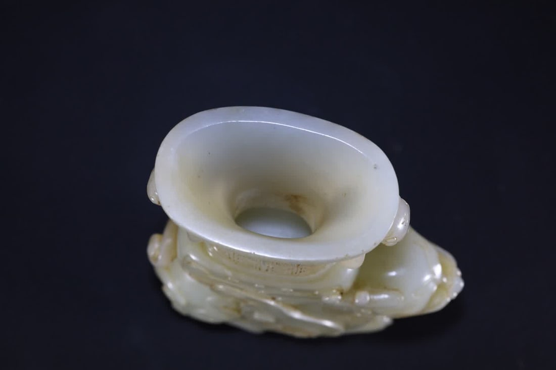 A Qing Dynasty white jade beast carrying bottle living ring ornament - 3