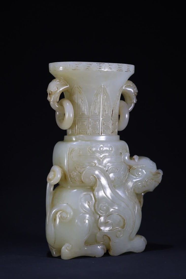 A Qing Dynasty white jade beast carrying bottle living ring ornament - 7