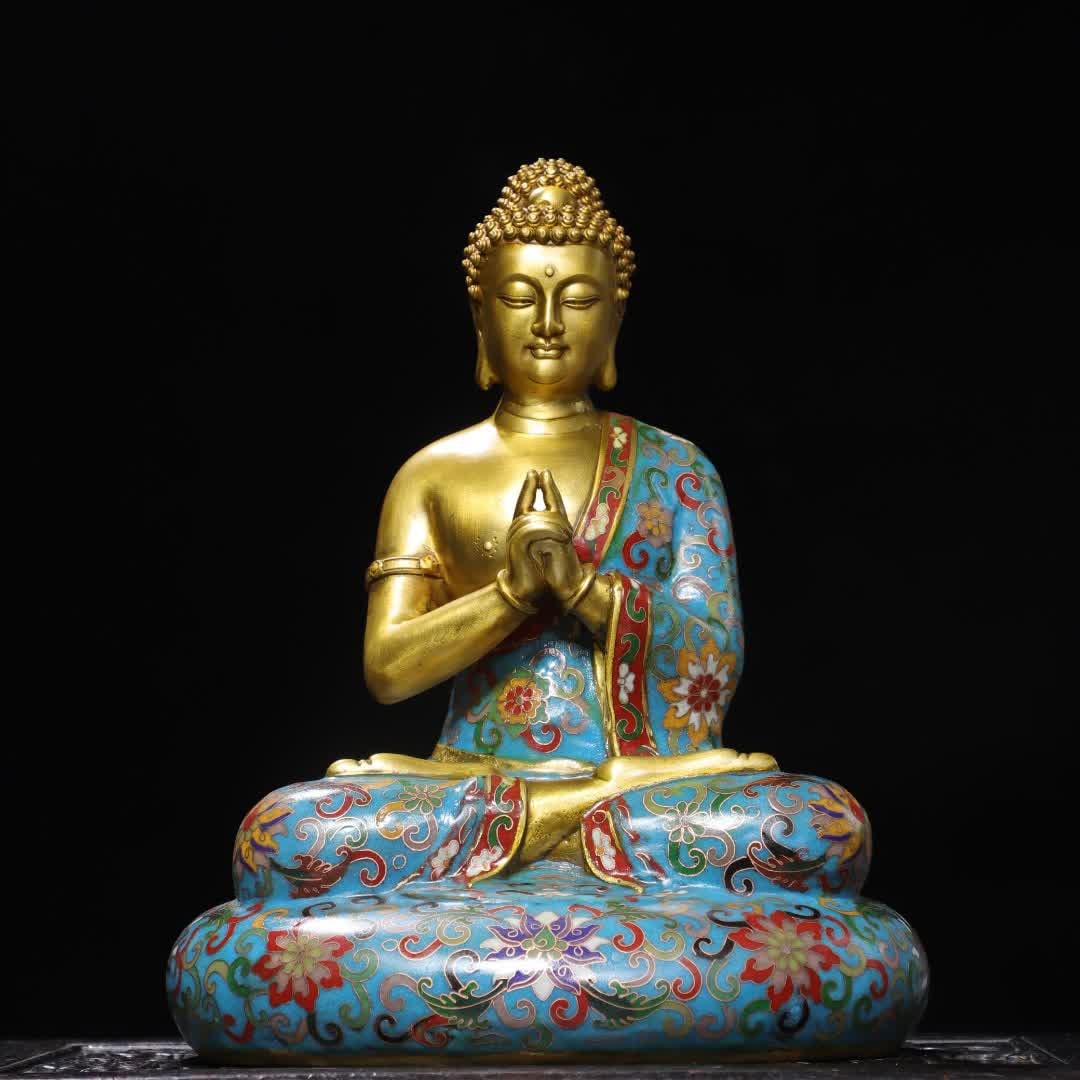 A statue of Shakyamuni in bronze gilt in the Qing Dynasty (1 of 9)