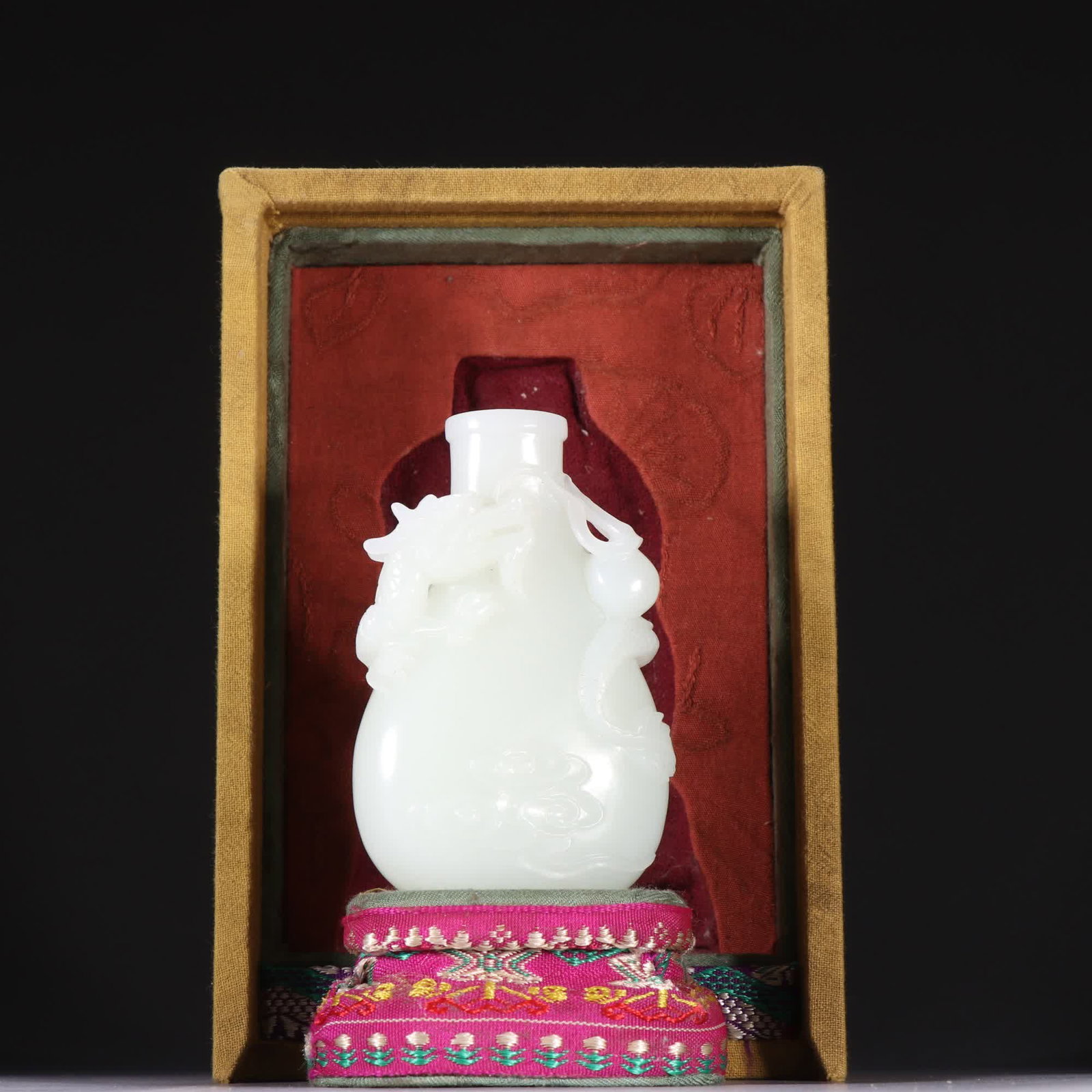A piece of Qing Dynasty Hetian jade (1 of 9)