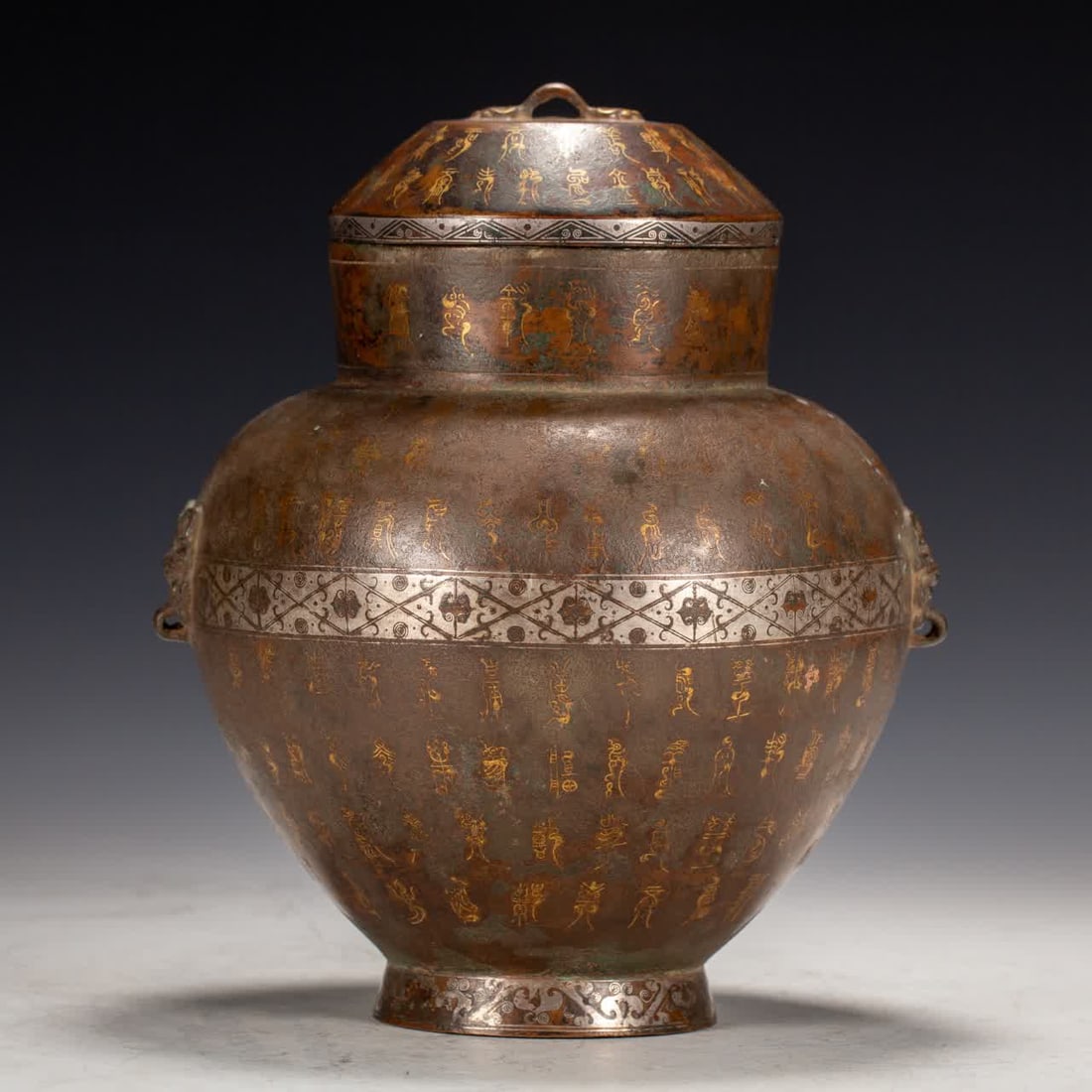 A Hancuo gold and silver pot: The Han Dynasty used gold and silver pots SIZE: L:16cm W:16cm H:22cm W:1970g (The Dimensions Of All Batches Are Manually Measured.If You Need More Detailed Information, Please Contact Our Customer Ser