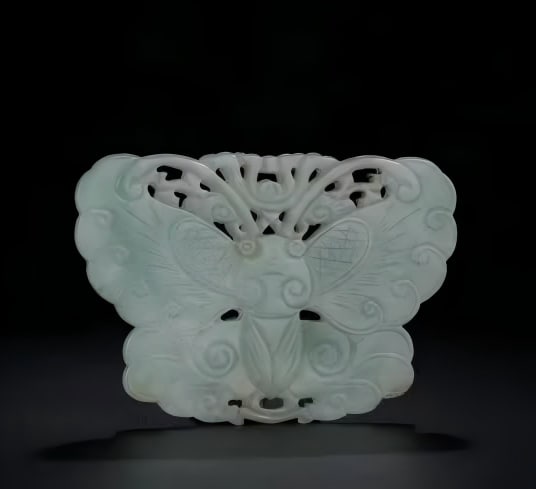 A Qing Dynasty jade butterfly carving (1 of 9)