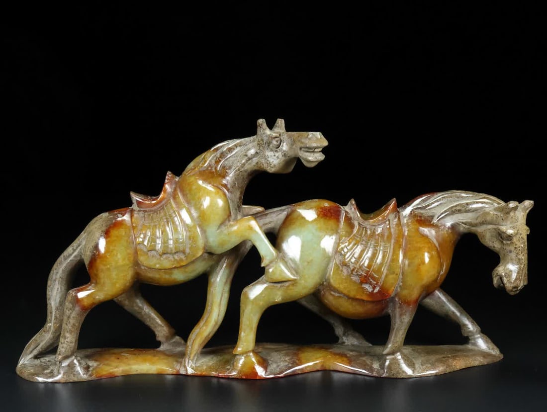 A piece of Western Zhou jade "Two Horses": Western Zhou Yu "Double Horse" SIZE: L: 25cm W: 6cm H: 12cm Total W: 1093g (The Dimensions Of All Batches Are Manually Measured.If You Need More Detailed Information, Please Contact Our Customer