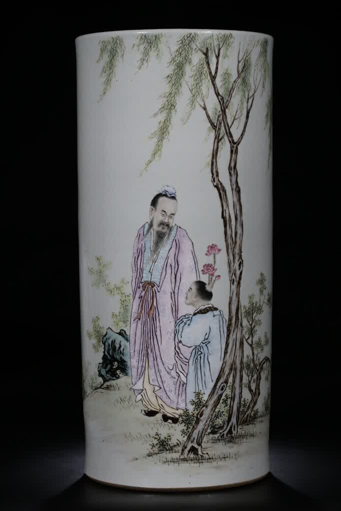 A piece of pastel willow in the Republic of China Gao Shi Tongzi quiver: Republic of China pastel willow under the high school boy quiver This quiver is beautiful and generous, with an open mouth, deep straight walls, and circle feet. The bottom foot is exposed, the fetal