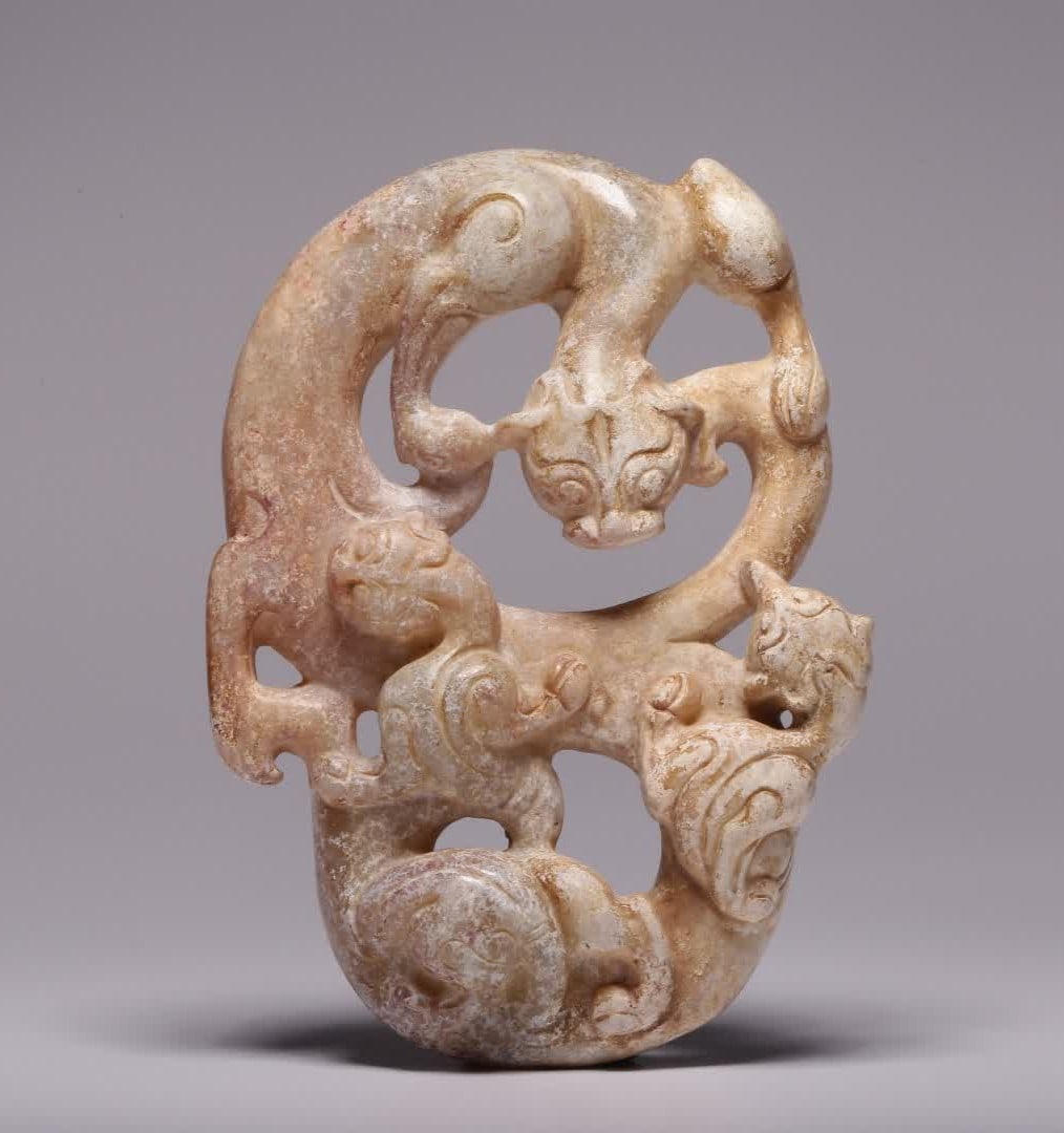 A War Han Dynasty Hetian jade dragon pendant (1 of 8)