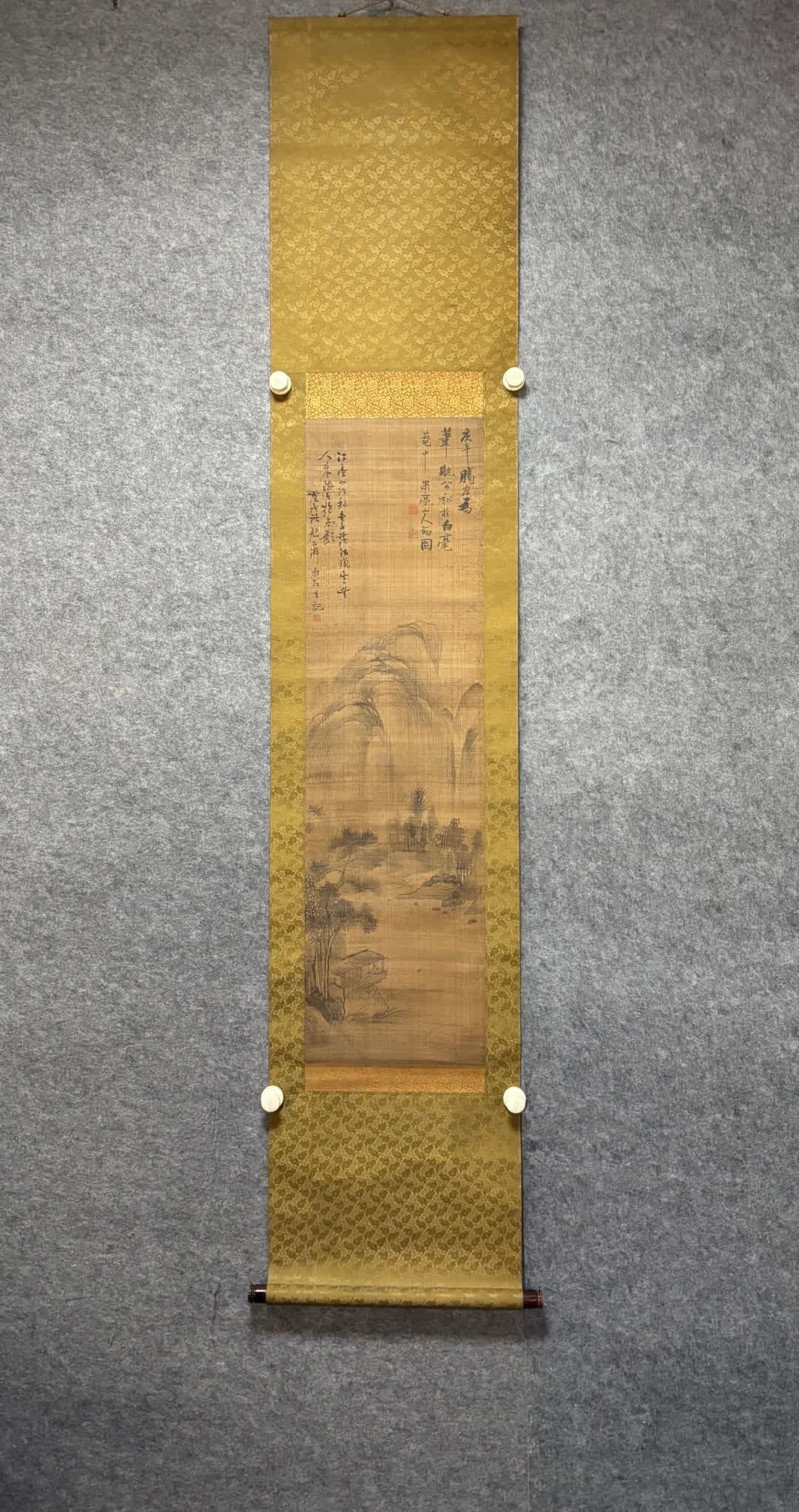 A landscape painting by Zhang Ruitu: Zhang Ruitu's landscape painting SIZE: Painting core103x29cm (The Dimensions Of All Batches Are Manually Measured.If You Need More Detailed Information, Please Contact Our Customer Service Before Bidd