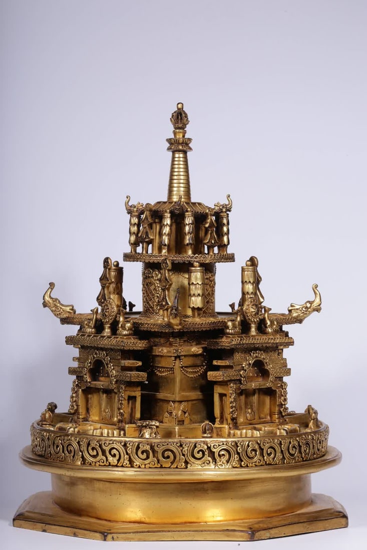 A Qing Dynasty copper gilt mandala - 4