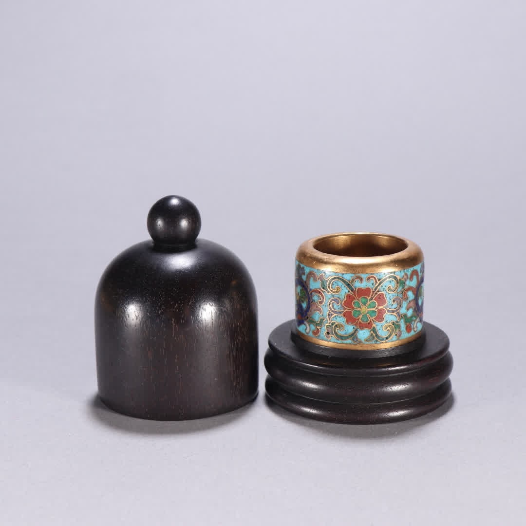 A set of Qing Dynasty copper gilt cloisonné dragon pattern finger belt box: A set of Qing Dynasty copper gilt cloisonné dragon pattern finger belt box SIZE: Inner diameter 2.5cm W: 2.4cm W: 89.5g (The Dimensions Of All Batches Are Manually Measured.If You Need More Detailed 