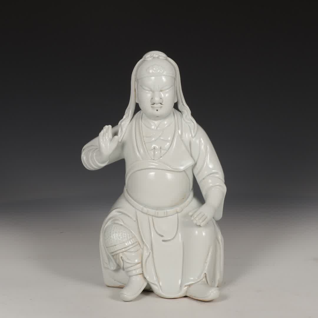 A seated statue of Guan Gong in the Ming Dynasty Dehua kiln tooth white glaze (1 of 9)