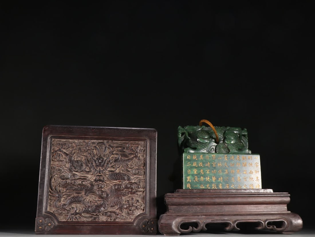 A Qing Dynasty jasper dragon button seal: Qing Dynasty jasper dragon button seal SIZE: H:10.6cm W:11.4cm W:300g (The Dimensions Of All Batches Are Manually Measured.If You Need More Detailed Information, Please Contact Our Customer Service