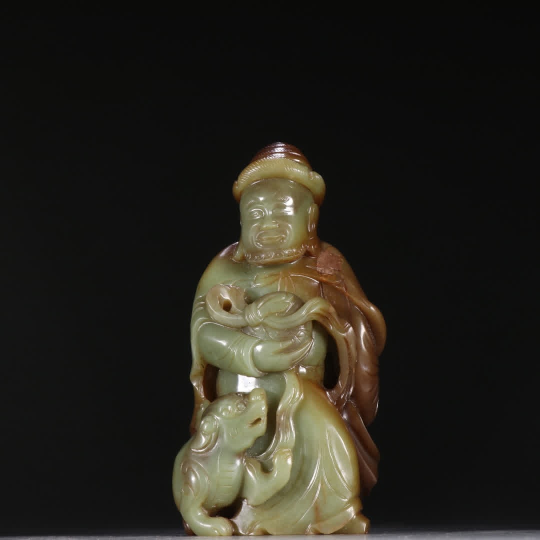 A statue of a lion playing with the Hetian jade Hu people in the Qing Dynasty (1 of 9)