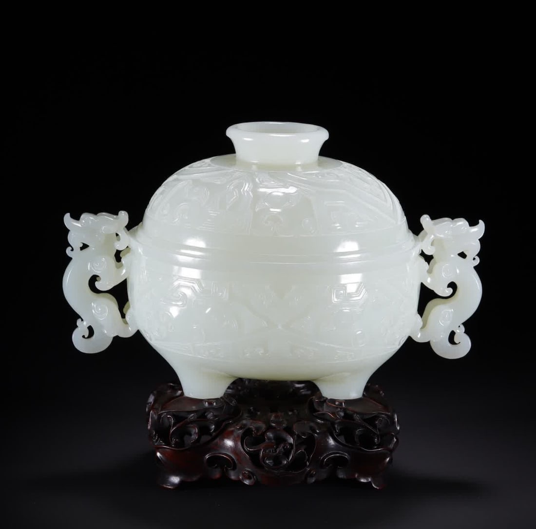 A Qing Dynasty Hetian jade beast face pattern furnace (1 of 10)