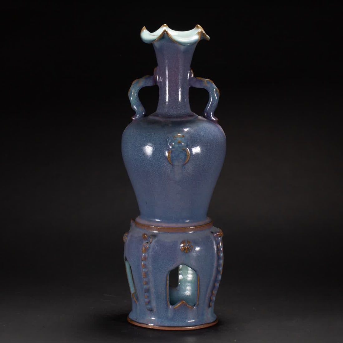 A Song Jun kiln goblet: Song Jun kiln goblet SIZE: L:15cm W:15cm H:41cm W:2680g (The Dimensions Of All Batches Are Manually Measured.If You Need More Detailed Information, Please Contact Our Customer Service Before Bidding.)