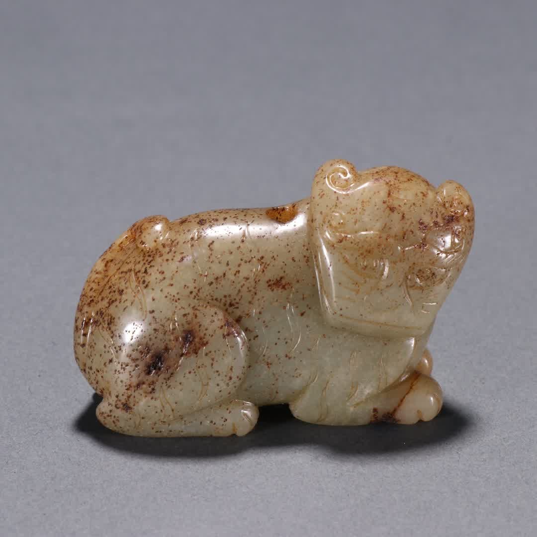 A Ming Dynasty Hetian jade tiger: Ming Dynasty Hetian Yuhu SIZE: H:4cm W:5.9cm W:96.9g (The Dimensions Of All Batches Are Manually Measured.If You Need More Detailed Information, Please Contact Our Customer Service Before Bidding.)