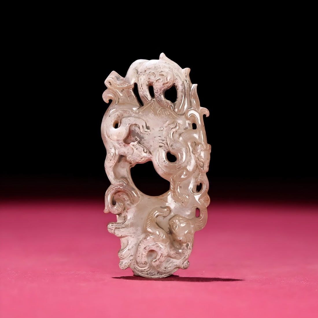 A Han Dynasty jade dragon chicken heart ornament: Han Dynasty jade dragon chicken heart ornament SIZE: 77x37x10mm W:38g (The Dimensions Of All Batches Are Manually Measured.If You Need More Detailed Information, Please Contact Our Customer Service