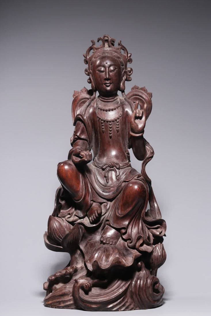 A seated statue of Guanyin in agarwood in the Qing Dynasty (1 of 9)