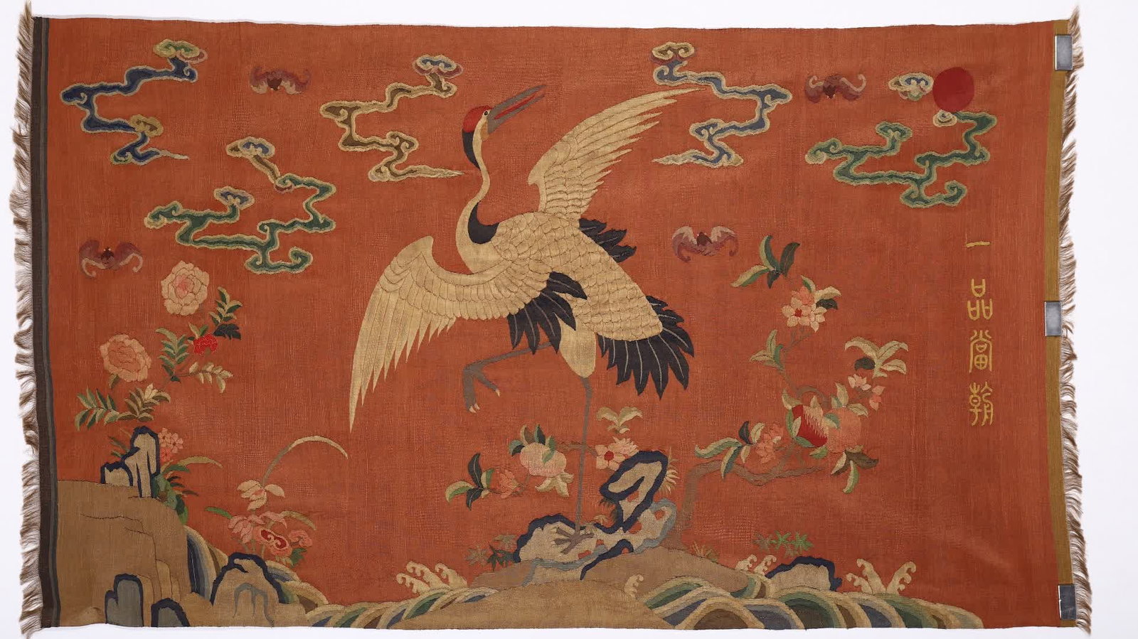 A piece of silk in the Qing Dynasty is in the dynasty: The first grade of silk in the Qing Dynasty was in power SIZE: L:116cm W:66cm (The Dimensions Of All Batches Are Manually Measured.If You Need More Detailed Information, Please Contact Our Customer Se