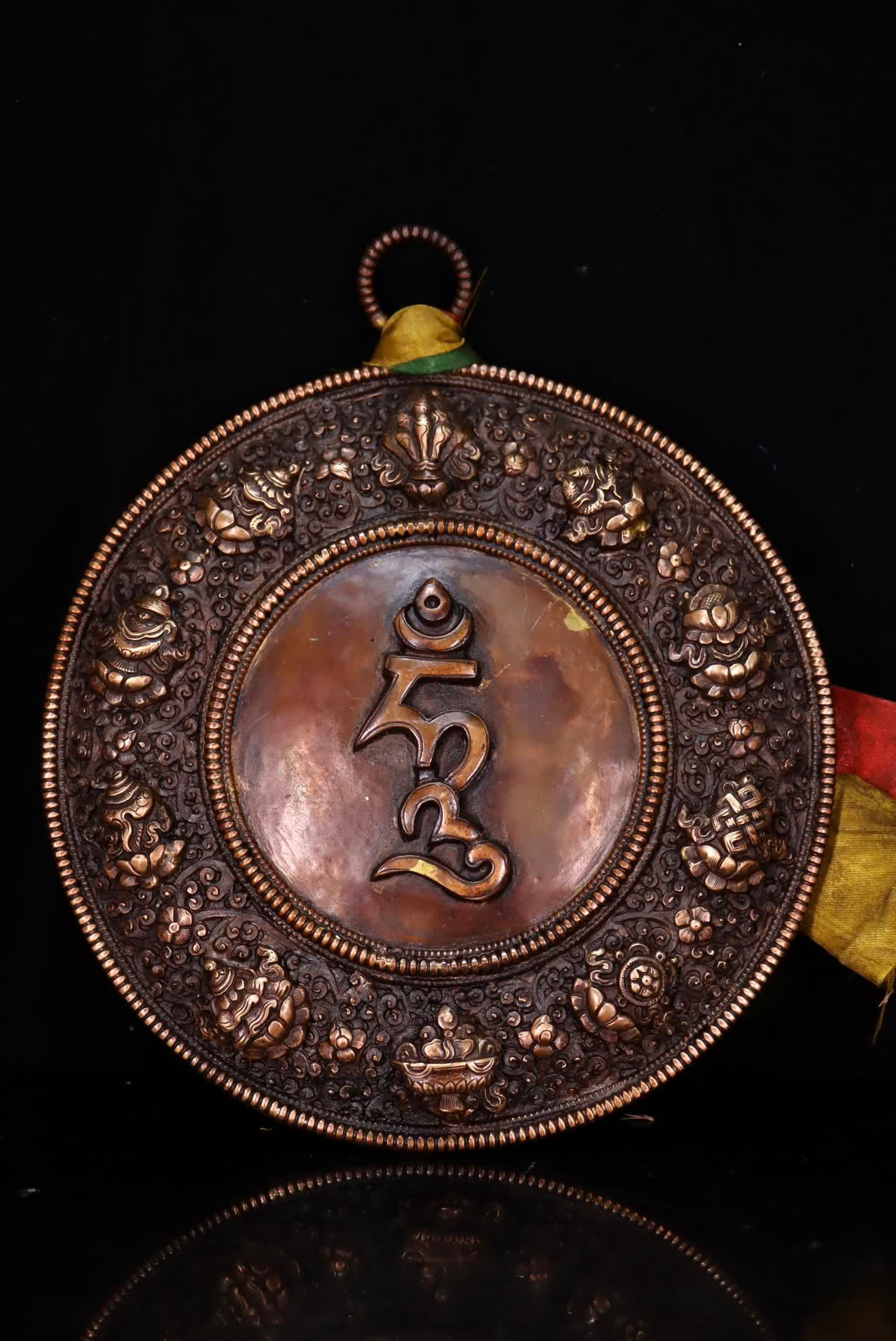 A Qing Dynasty copper engraving beats the eight auspicious cards: Qing Dynasty copper engraving beats eight auspicious cards SIZE: W:20cm (The Dimensions Of All Batches Are Manually Measured.If You Need More Detailed Information, Please Contact Our Customer Service 
