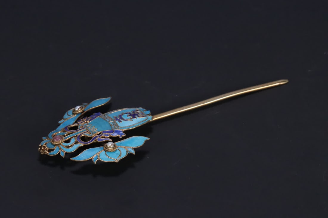 A Qing Dynasty silver gilt c hairpin - 4