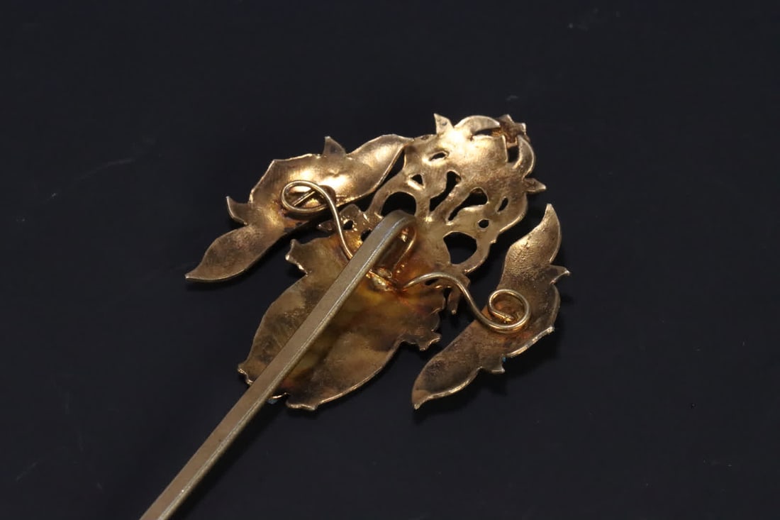 A Qing Dynasty silver gilt c hairpin - 7