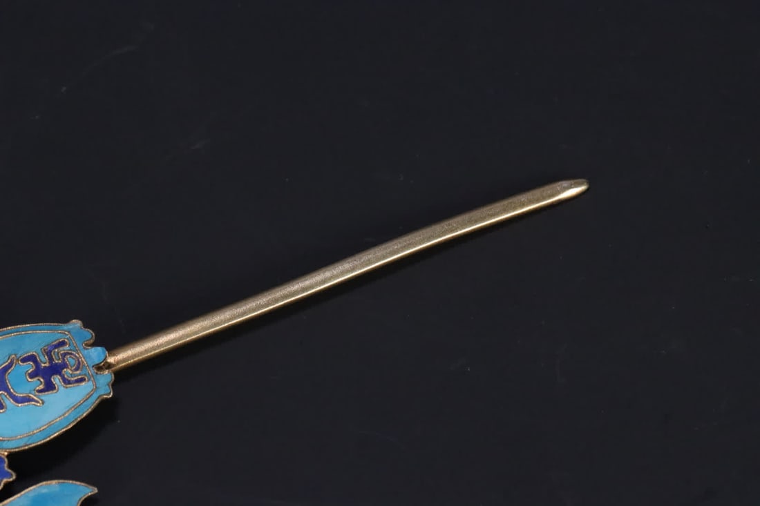 A Qing Dynasty silver gilt c hairpin - 8